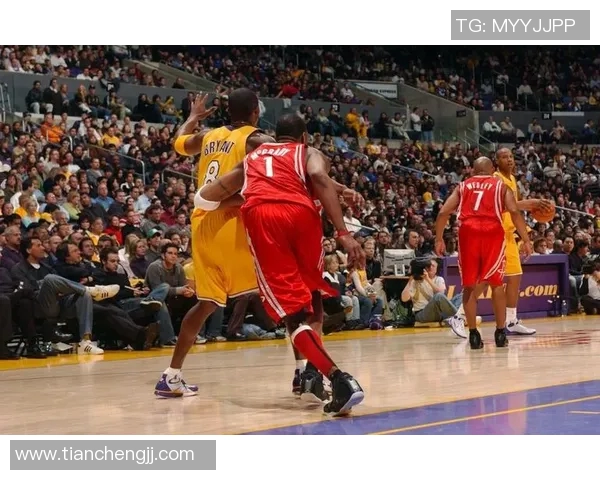 姚明球场舞步展现篮球魅力与优雅风范的完美结合 姚明球场舞步展现篮球魅力与优雅风范的完美结合