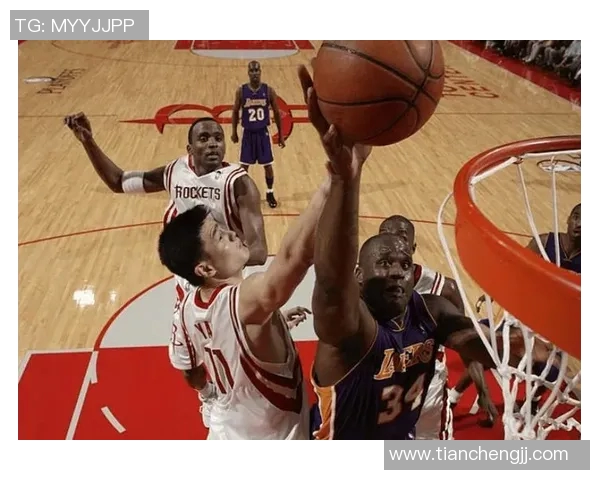 姚明左手抛投技艺精湛展现篮球魅力引发球迷热议 姚明左手抛投技艺精湛展现篮球魅力引发球迷热议