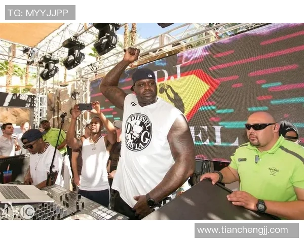 黄家驹与姚明的传奇人生交汇点：音乐与篮球的完美融合之旅