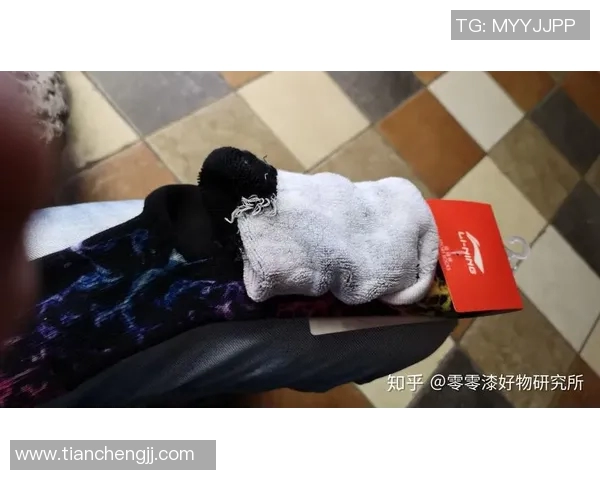 足球明星选择袜子的最佳指南及推荐款式解析 足球明星选择袜子的最佳指南及推荐款式解析