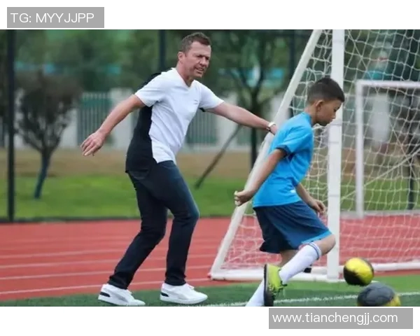 揭秘足球明星气球背后的故事与传奇人物的精彩瞬间 揭秘足球明星气球背后的故事与传奇人物的精彩瞬间